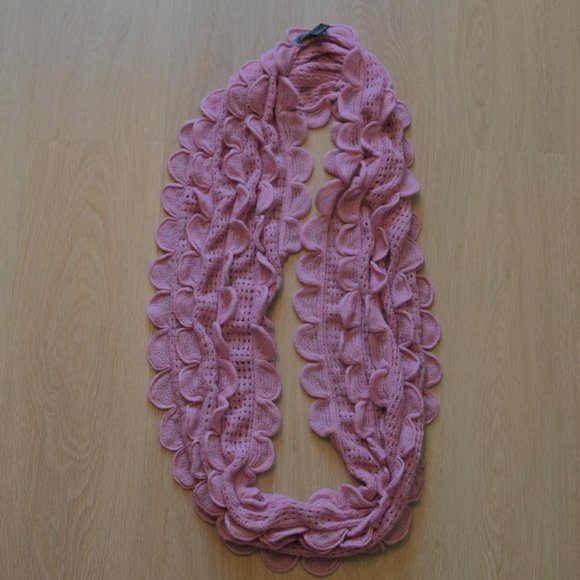 Anthropologie Pink Knit Scallop Infinity Scarf - Picture 4 of 5